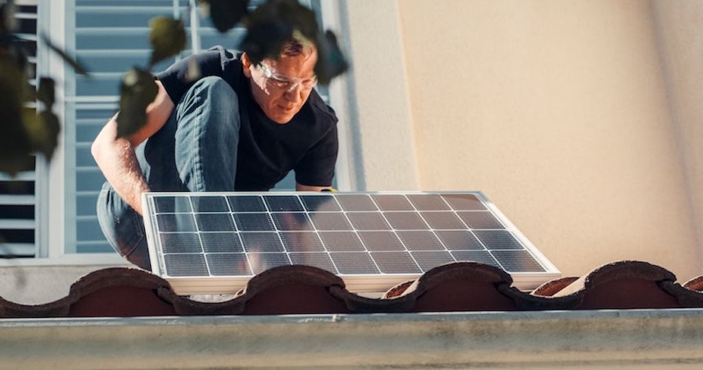 Cómo limpiar un panel solar